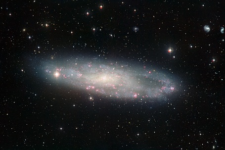 Galaksen NGC247 - en støvet galakse